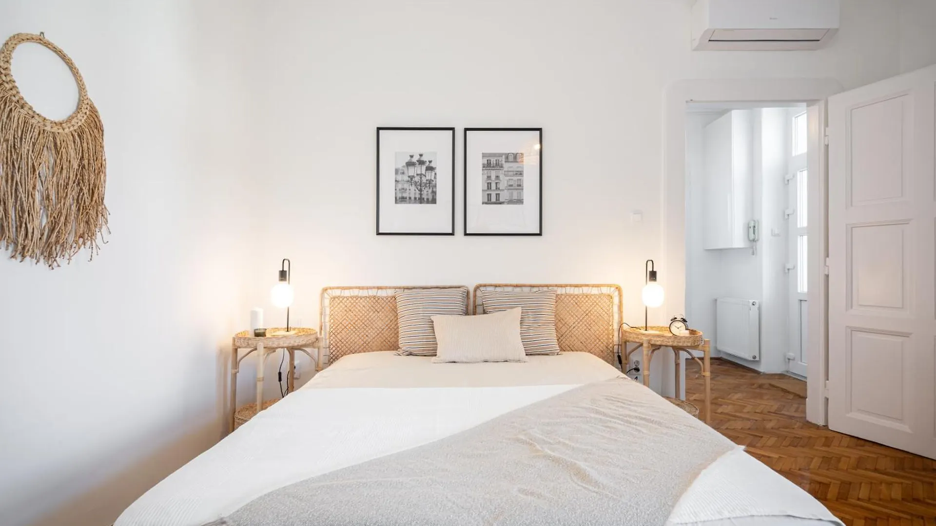 Neo Rooftop Home With Ac Budapest Appartamento