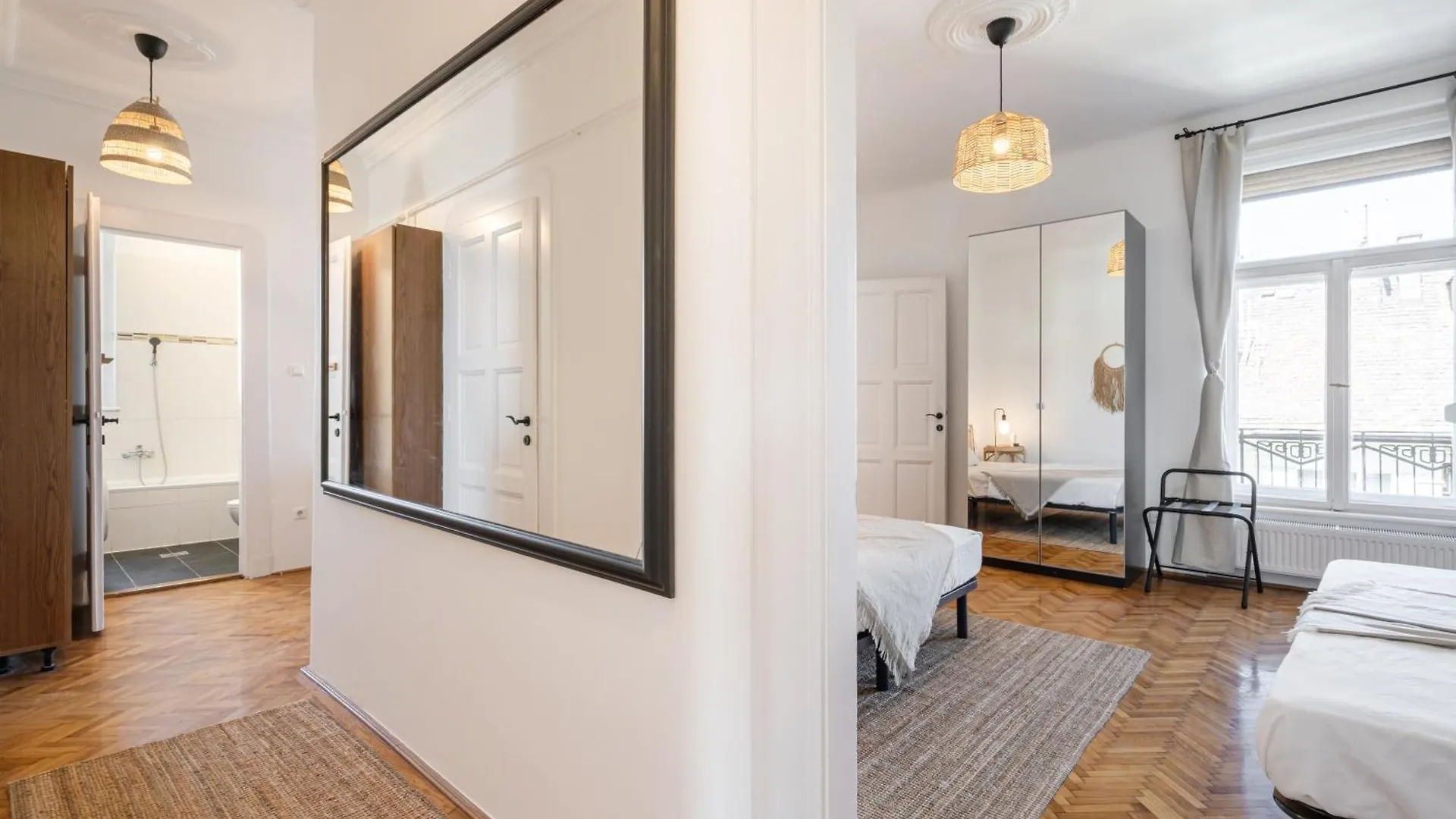 Neo Rooftop Home With Ac Budapest Ungheria