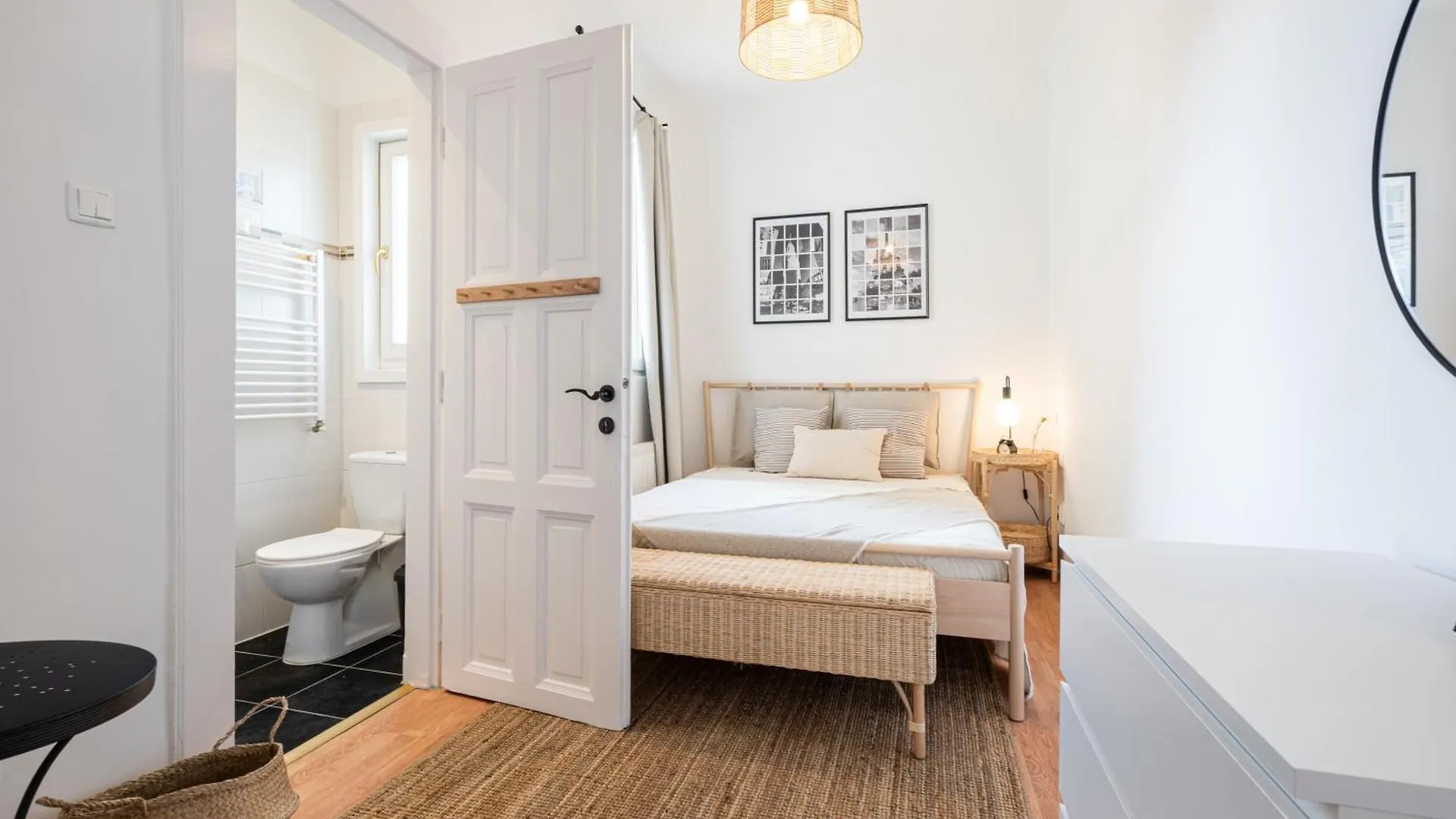 Neo Rooftop Home With Ac Budapest Appartamento