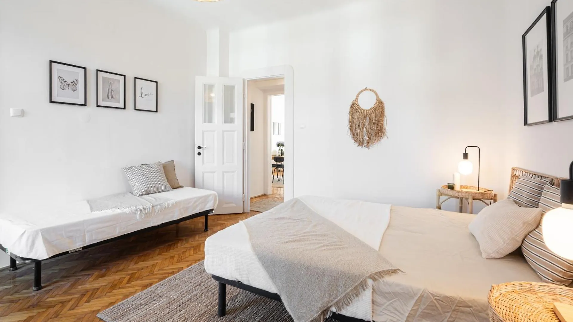 Neo Rooftop Home With Ac Budapest Appartamento