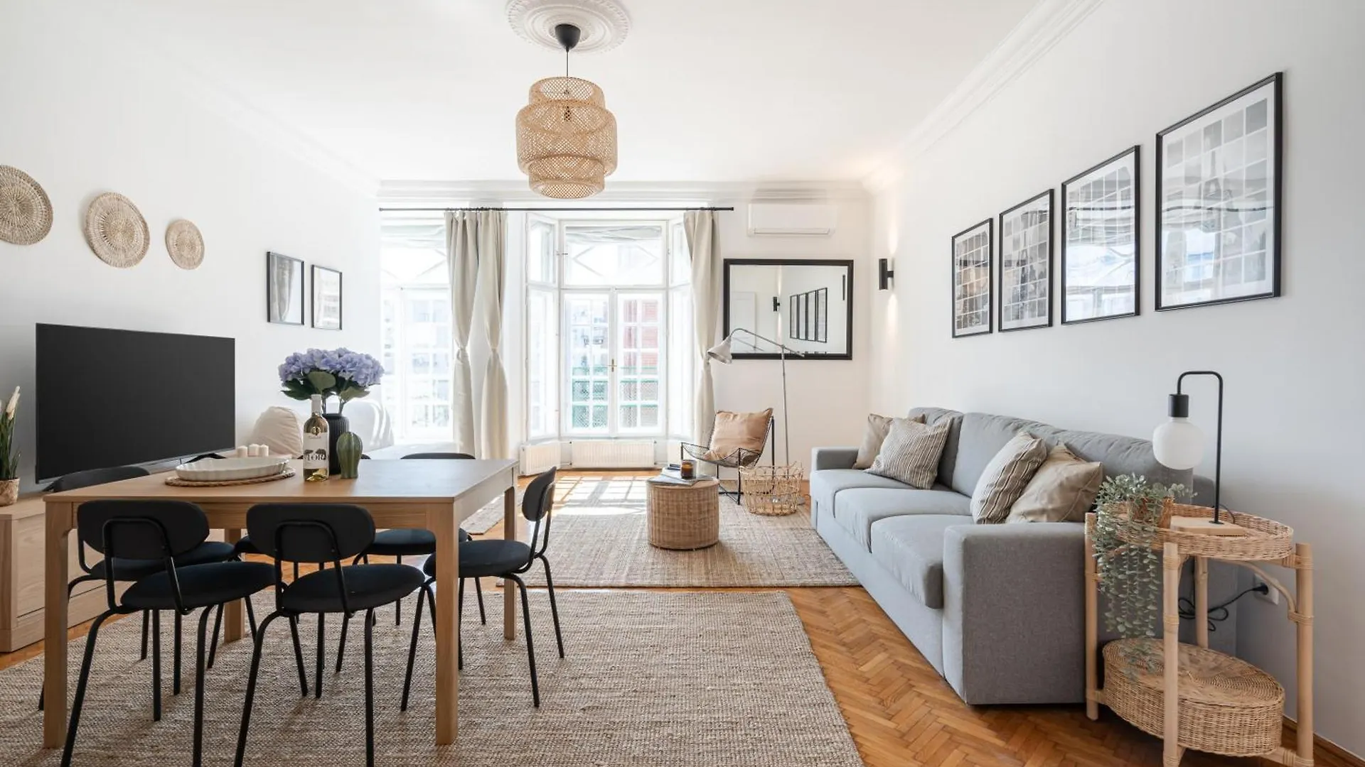 Neo Rooftop Home With Ac Budapest